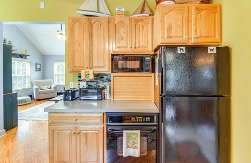 Tyaskin Cottage | Tyaskin Retreat w/Deck - Across From the Water!