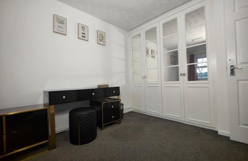 Stonnall Apartment | Tyburn Home, Birmingham with FREE Parking