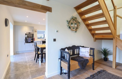 Glyndyfrdwy Cottage | TYN LLWYN BARN, pet friendly, luxury holiday cottage in Llangollen