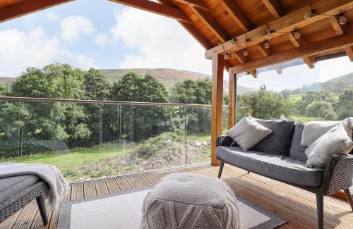Glyndyfrdwy House | Tyn Y Ceubren Bach at Evelyns Retreat
