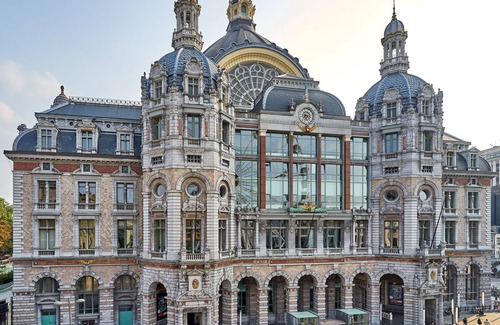 Historisch centrum House | Typical Antwerp house w/private cafe in Old Town.