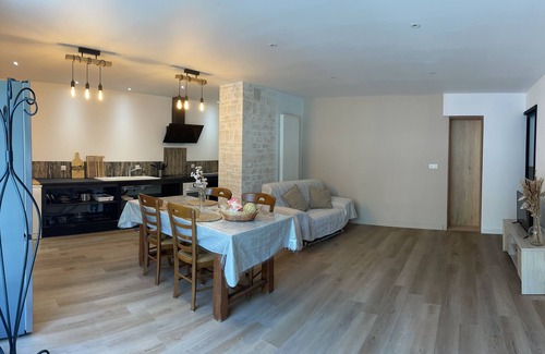 Migron House | Typical Charente farmhouse with enclosed garden planted with trees.