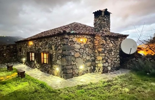 Icod de los Vinos Cottage | TYPICAL HOUSE CANARIA in stone and wooden ceilings Ideal for Families or Couples