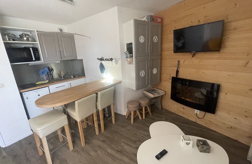 Eclose-Ouest Apartment | Typical mountain apartment 4 people back skiing in quiet residence