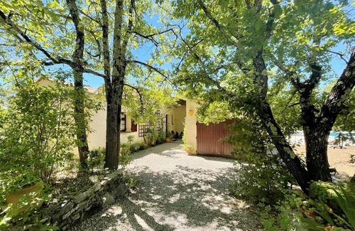 Saint-Paul-en-Foret House | Typical Provençal country house