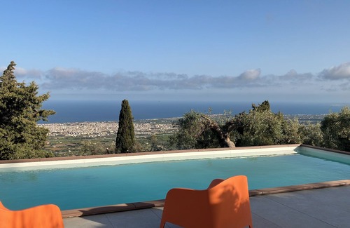 Avola House | Typical Sicilian country house, set in a park of olive trees