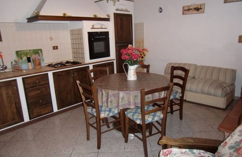 Montescudaio House | Typical stone house, close to the sea, 5/6 person, enclosed garden, small pool