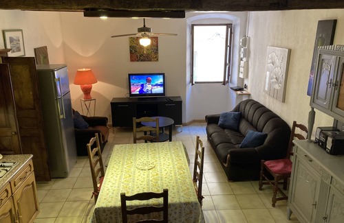 L'Ile-Rousse Apartment | Typically Corsican apartment 3 minutes walk from the beach