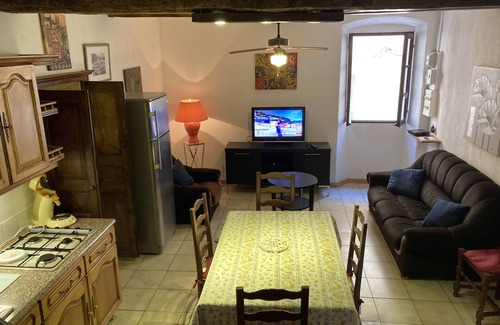 L'Ile-Rousse Apartment | Typically Corsican apartment 3 minutes walk from the beach