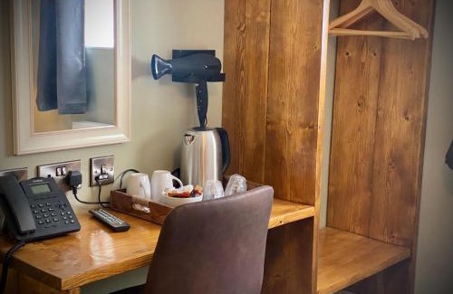 Old St Mellons Hotel | Tyr Winch