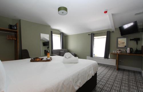 Old St Mellons Hotel | Tyr Winch