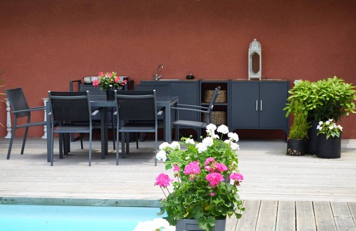Saint-Vincent-de-Tyrosse Cottage | Tyrossaise villa with heated pool near ocean