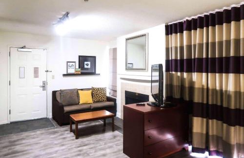 Tysons Hotel | Tysons Corner Suites, A Baymont by Wyndham