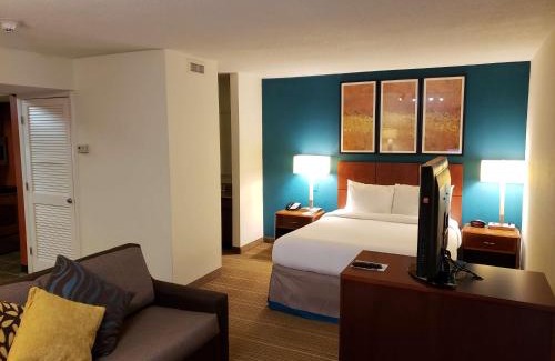 Tysons Hotel | Tysons Corner Suites, A Baymont by Wyndham