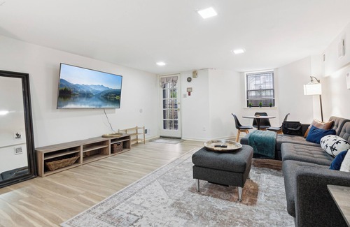 Reed-Cooke Apartment | U Street Corridor English Basement /2 bedrooms