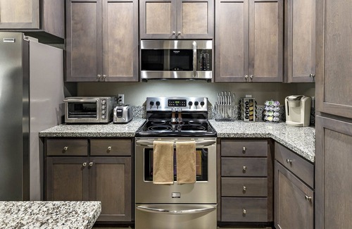 Medford House | U1 - 2 King Beds - 1G Wi-Fi - Office - Beautiful Home!
