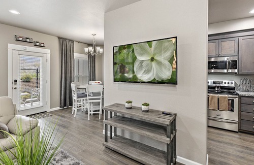 Medford House | U1 - 2 King Beds - 1G Wi-Fi - Office - Beautiful Home!