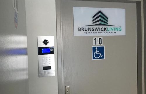 Brunswick West Apartment | U201 Brunswick Living Top floor Balcony Close to APT and CBD Free Wifi Tram at Doorstep