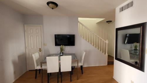 Garfield Apartment | U5 - Welcoming 2-Story 2 BR & 2 BA in DT PHX with pkg