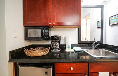 Ruskin Condo | U620-Across the street from beach & amenities! WiFi/Parking. Self Check in!