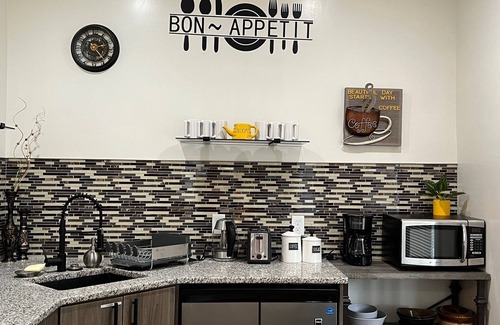 Detroit - Shoreway Apartment | Uber Close to Hot Spots in Ohio City, Cleveland (Lower)
