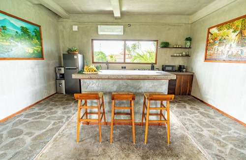 Kemenuh Villa | Ubud Luxury 4-Bedroom with Butler, Rice Field View & Pool