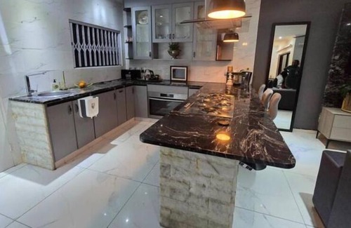 Constantia Kloof Apartment | uBuhle - 2 bed with shared full bathroom