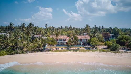 Kamburugamuwa Villa | Ubuntu Beach Villas by Reveal