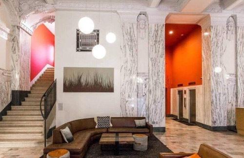 East Hyde Park Apartment | UChicago, Shops + Eats, Lake | Gym + W&D | Zencity