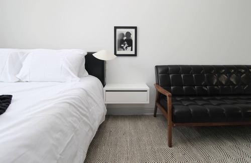 East Hyde Park Apartment | UChicago, Shops + Eats, Lake | Gym + W&D | Zencity