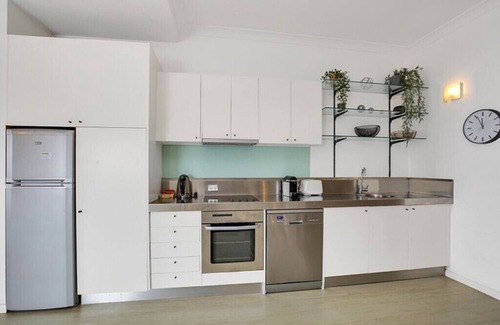 Surry Hills Apartment | Ultimate 2-Bed Apartment in Surry Hills - Ultimate Convenience