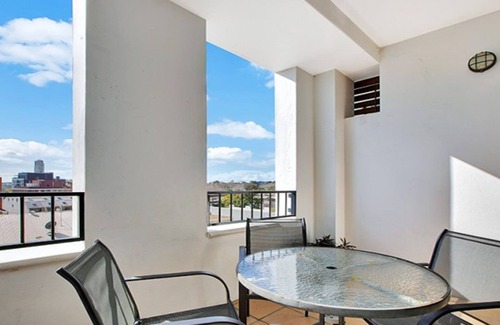 Surry Hills Apartment | Ultimate 2-Bed Apartment in Surry Hills - Ultimate Convenience