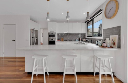 Barwon Heads Apartment | Ultimate Barwon Heads Beach House- Sleeping upto 12, Walk everywhere!