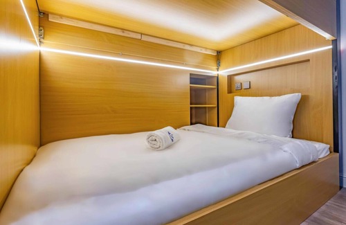 Jumeira 3 Cabin | Ultimate Beachfront Capsule Beds at Kite Beach and Sunset Beach!