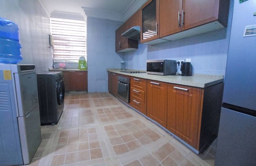Ikoyi Apartment | Ultimate Comfort in V/Island Lagos: Spacious 2-Bed with 24/7 Power & Free WiFi