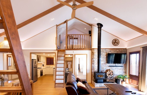 Oberon Ski Chalet | Ultimate country getaway with breathtaking views & luxury accommodation