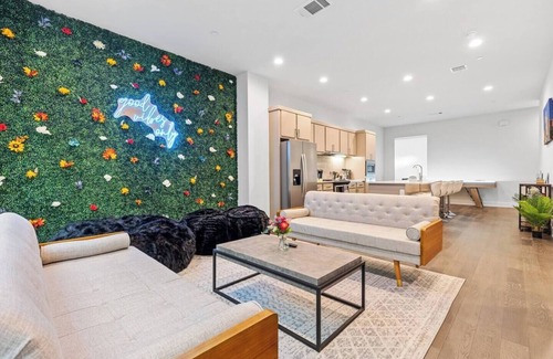 Old East Dallas House | Ultimate Game House with Rooftop Terrace