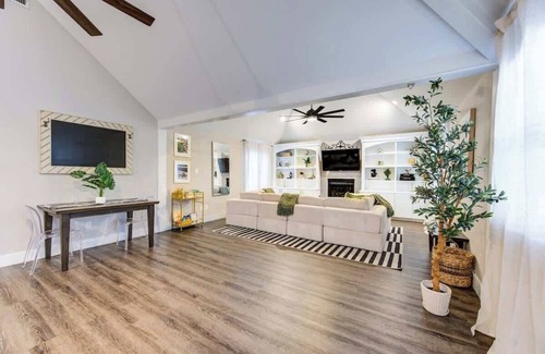 Katy House | Ultimate Getaway Explore Katy & Houston in Style