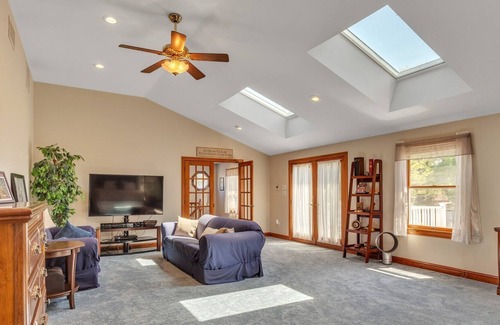 Cherry Hill House | Ultimate Getaway! Heated Pool, Hot tub, Huge Deck, Volleyball