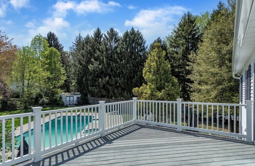 Cherry Hill House | Ultimate Getaway! Heated Pool, Hot tub, Huge Deck, Volleyball