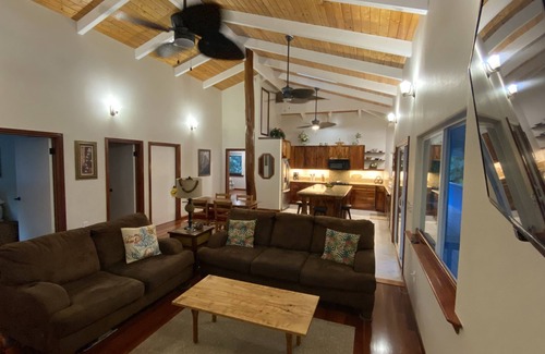 Keaau House | Ultimate Hawaiian escape! Beaches, Rivers, tropical rainforest, national parks🏝