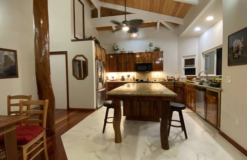 Keaau House | Ultimate Hawaiian escape! Beaches, Rivers, tropical rainforest, national parks🏝