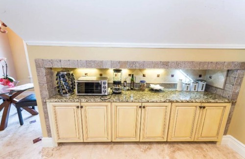Skyland House | Ultimate Luxury Carriage House Gated Community South AVL = Close to everything!