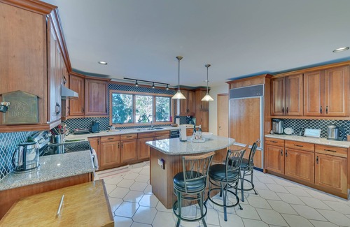 Tannersville House | Ultimate Mountain Home w/Hot Tub!