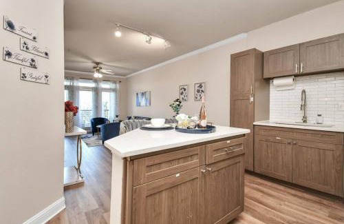 Houston Apartment | Ultimate Retreat Near GALLERIA-POOL