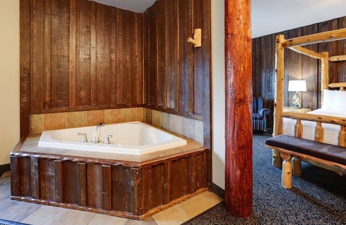 Sioux City Hotel | Ultimate Sioux City Experience: Lodge-Like Charm near Casino | 2 Units