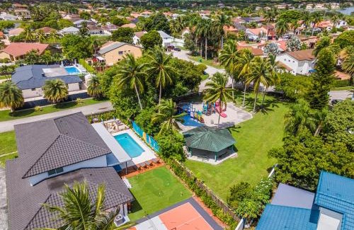 Country Club House | Ultimate Vacation Retreat heated pool & Mini Golf L63