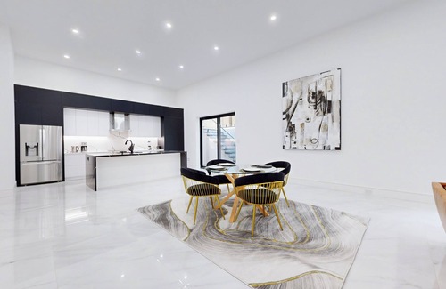 Fisherville House | Ultra Luxurious & Modern Minimalist Suite