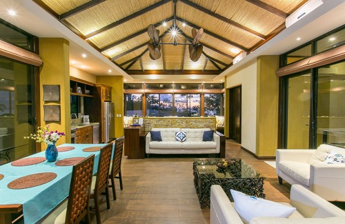 Valle Pura Vida Villa | Ultra Luxury with Panoramic Views, Private Infinity pool and natures paradise