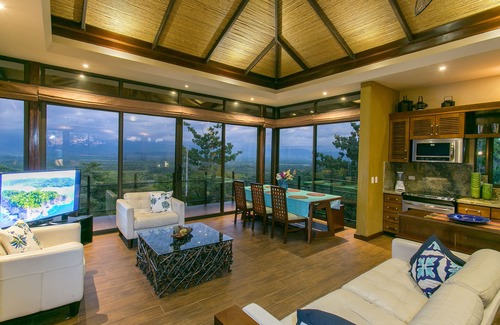 Valle Pura Vida Villa | Ultra Luxury with Panoramic Views, Private Infinity pool and natures paradise